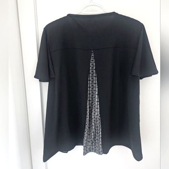 Yonex Badminton Shirt - Picture 2 of 3